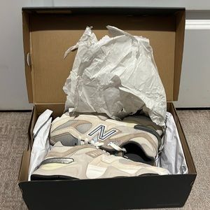 Brand new, never worn, didn’t fit the way I wanted, They are verified by goat.